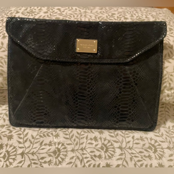 Michael Kors Handbags - Michael Kors Black Snakeskin Textured Clutch